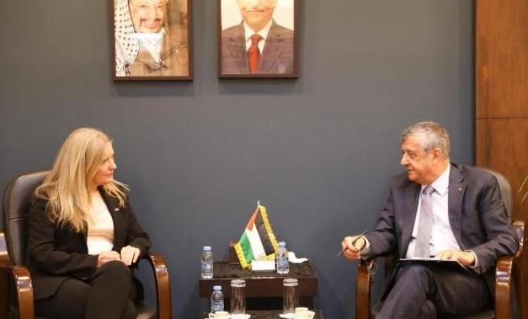 اجتماع وزير الأشغال مع القنصل البريطاني