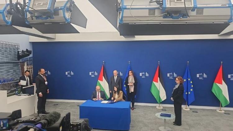 خلال التوقيع على الاتفاقية