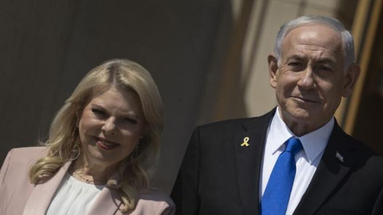 رئيس الوزراء الإسرائيلي بنيامين نتنياهو وزوجته سارة