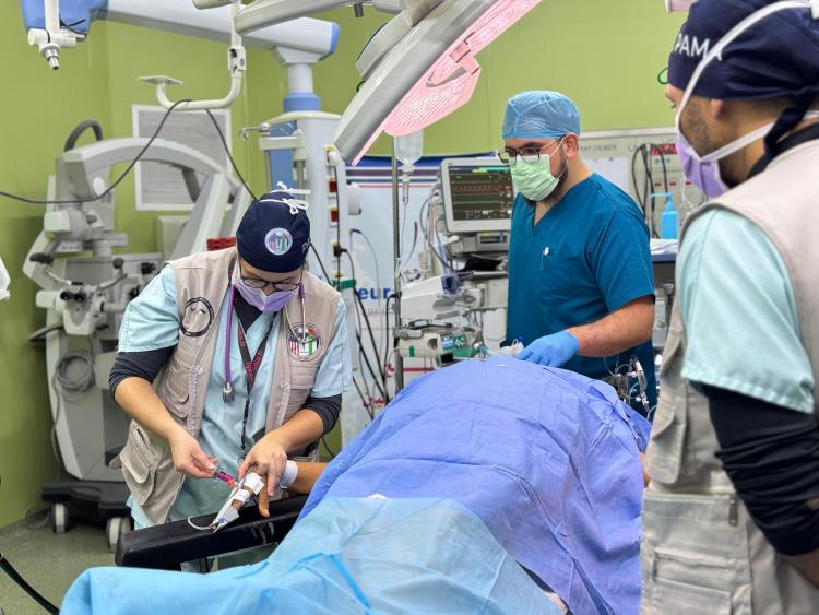 جانب من أول عملية قلب مفتوح في مستشفى القدس