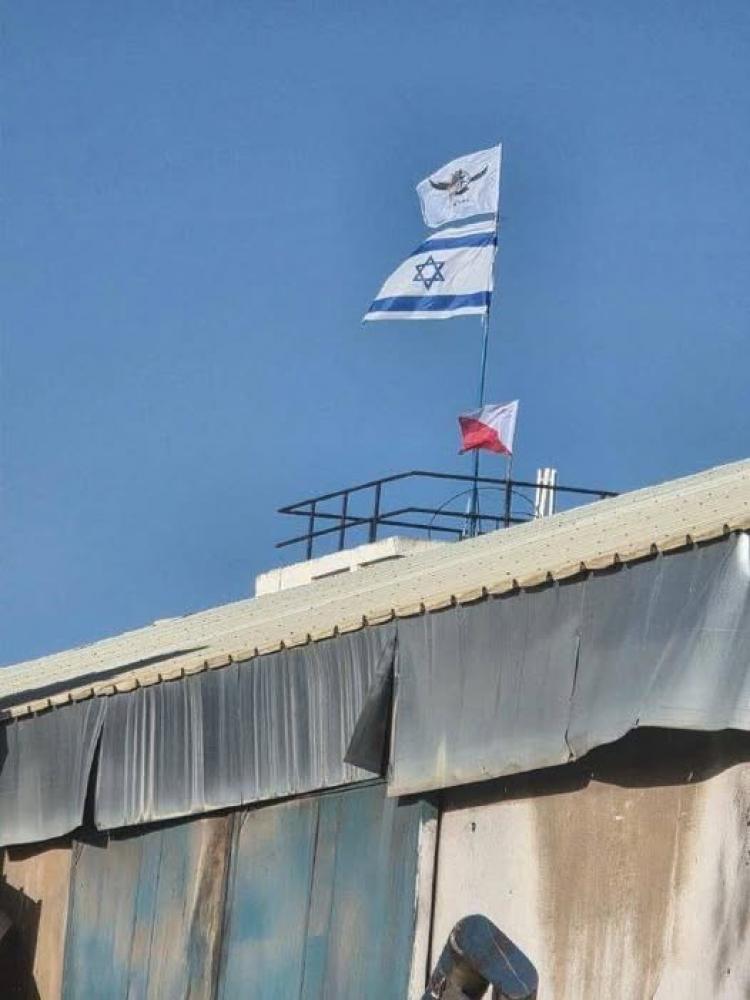 رفع علم الاحتلال فوق المقر الرئيسي لوكالة الأونروا في حي الشيخ جراح شمال القدس المحتلة