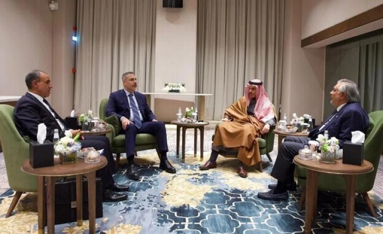 خلال الاجتماع