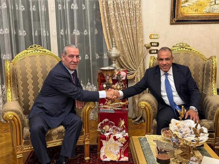بدر عبد العاطي وزير الخارجية المصري وحسين الشيخ نائب رئيس دولة فلسطين