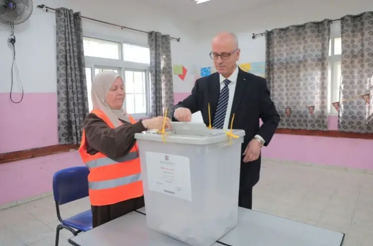 رئيس لجنة الانتخابات المركزية رامي الحمدالله