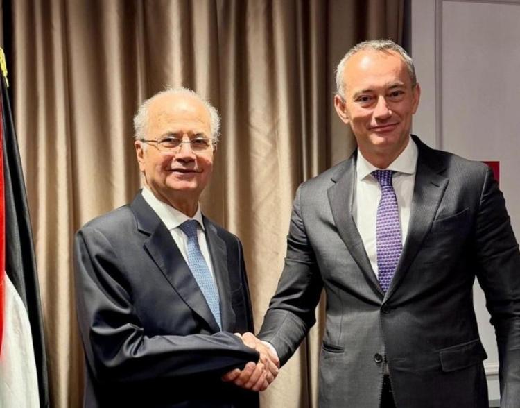 رئيس الوزراء محمد مصطفى مع المندوب السامي نيكولاي ملادينوف