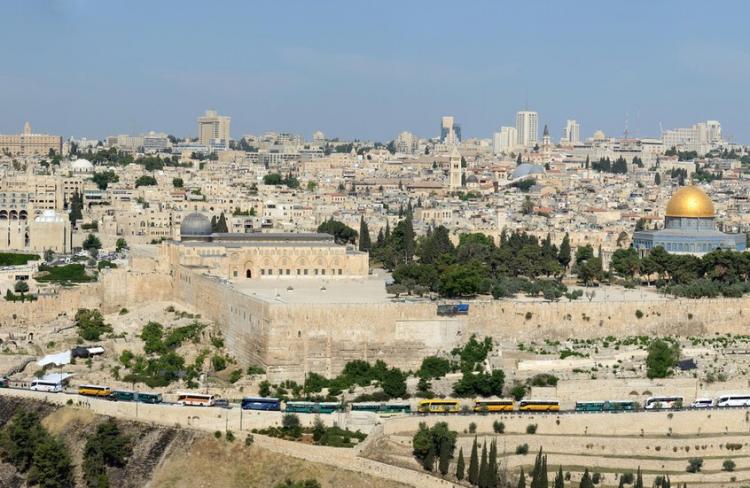 مشهد بانورامي للقدس وقبة الصخرة من جبل الزيتون