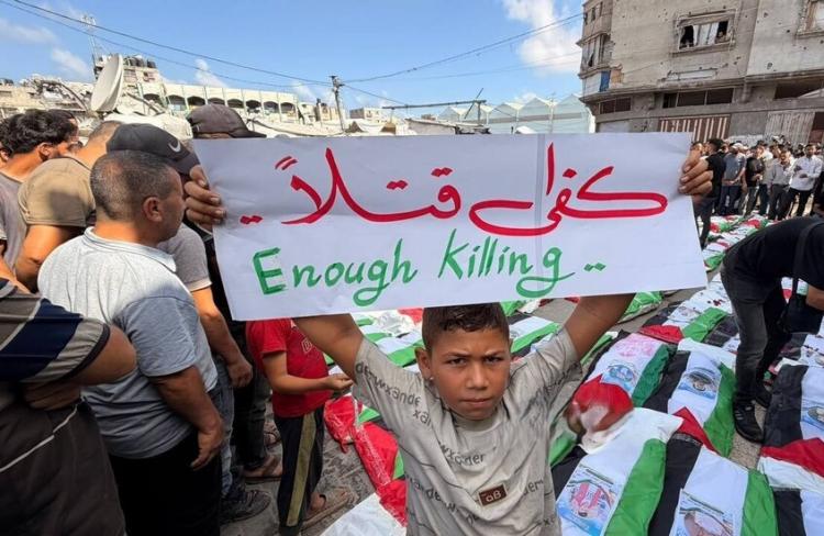 موكب جنائزي مهيب.. غزة تودع 106 شهيد بعد سنوات تحت الركام