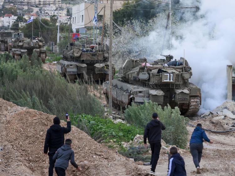 السلطة الفلسطينية تحذر من مخطط إسرائيلي يستهدف رجال الأمن.. ماذا يحدث؟