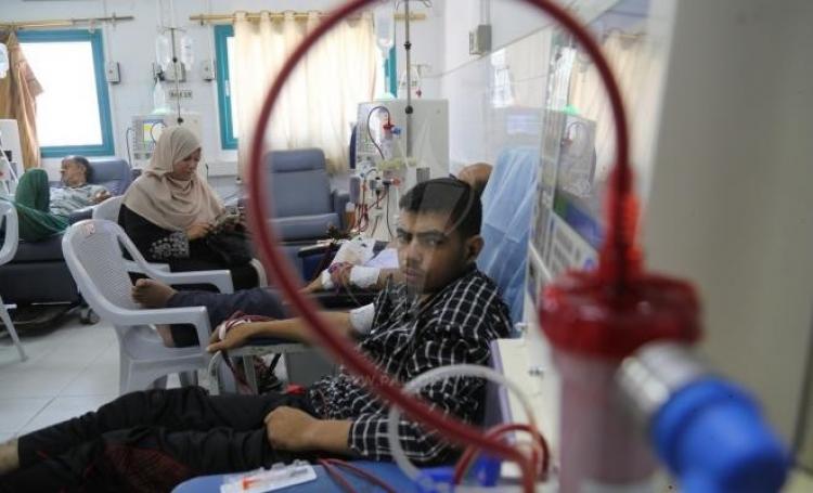 الاحتلال يقلص أعداد الإجلاء الطبي بغزة