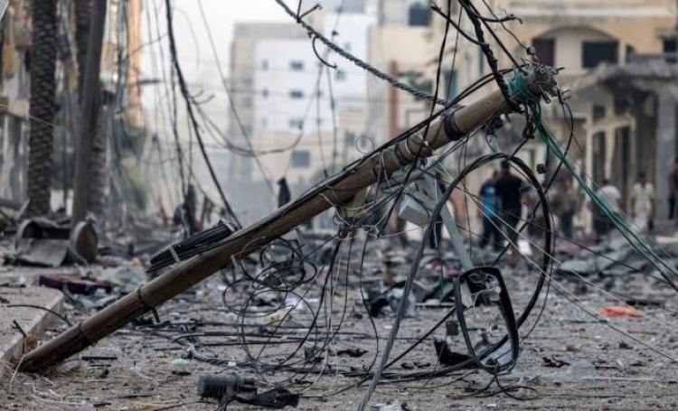 أعمدة الكهرباء المدمرة في غزة جراء الحرب