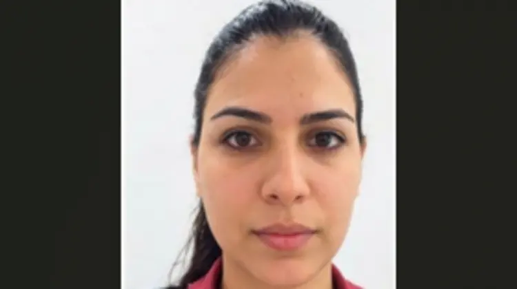 عزة رمزي مضيفة الطيران المصرية