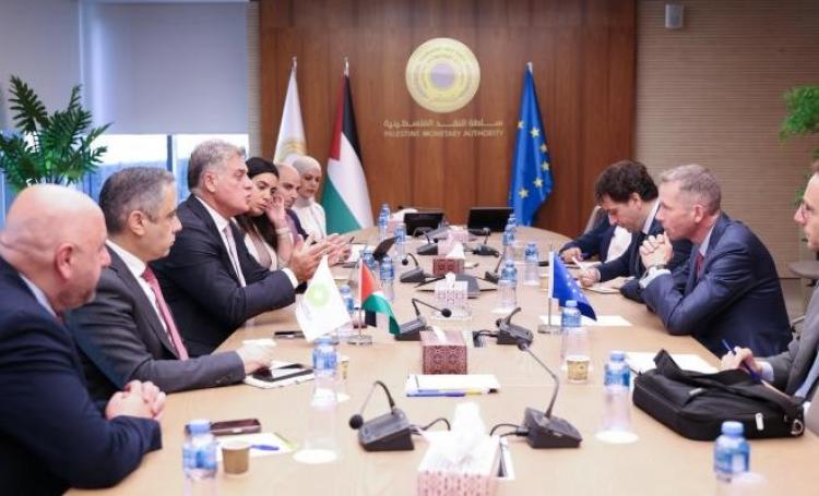 تحذير فلسطيني من تطور خطير يهدد العلاقات المصرفية مع إسرائيل