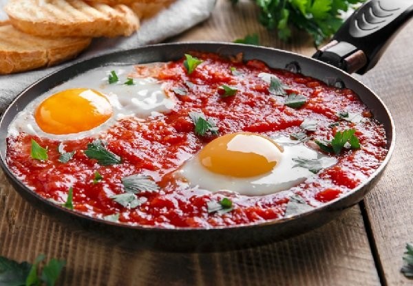 بيض-بالطماطم-على-الطريقه-التركيه.jpg