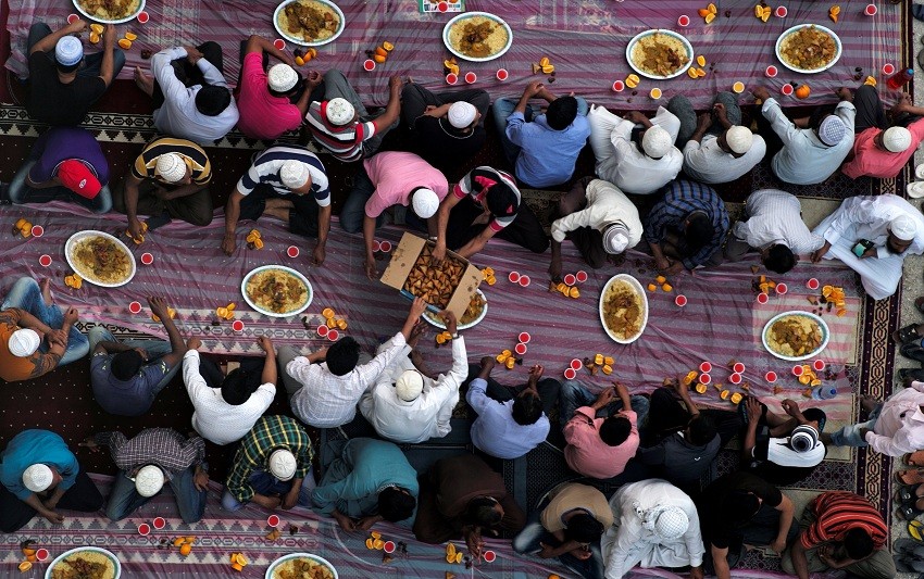 2019-05-10T164948Z_342344550_RC11D90FBC30_RTRMADP_3_RELIGION-RAMADAN-BAHRAIN-1.jpg