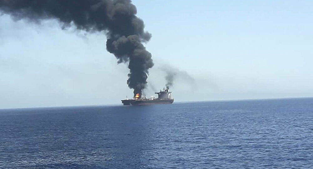 استهداف سفينة في خليج عمان