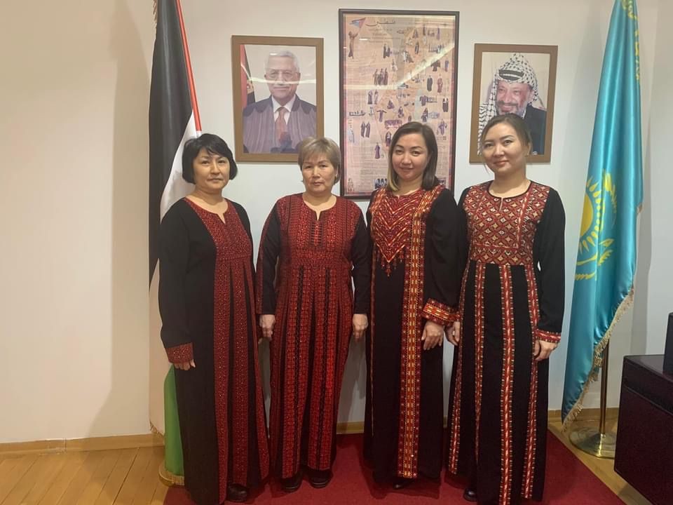 موظفات السفارة الفلسطينية في كزاخستان