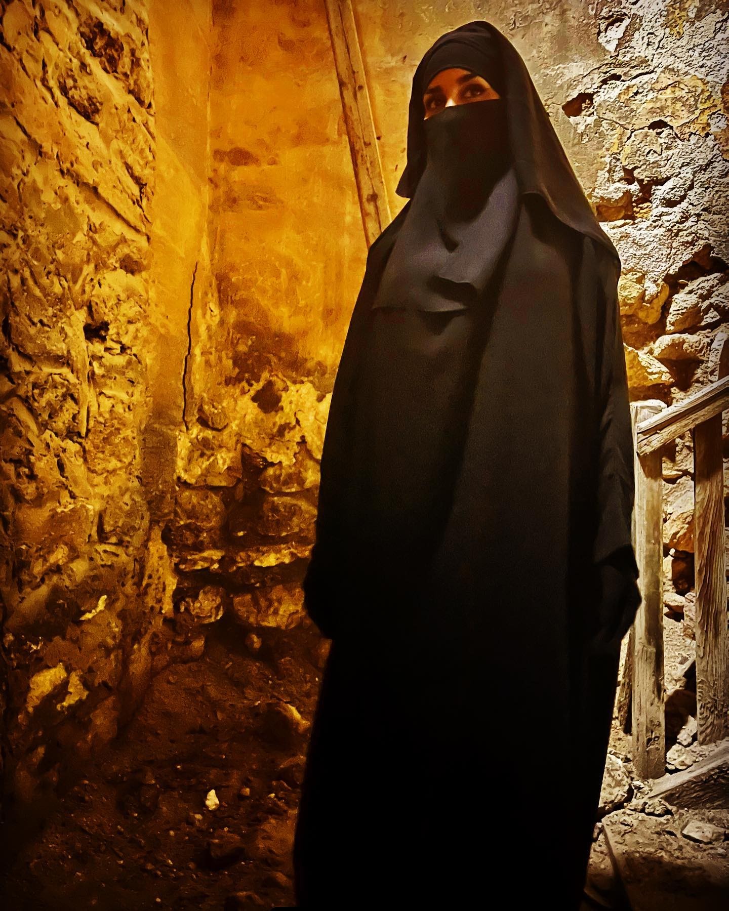 349832-جيهان-خليل-بالنقاب-فى-كواليس-العائدون.jpg