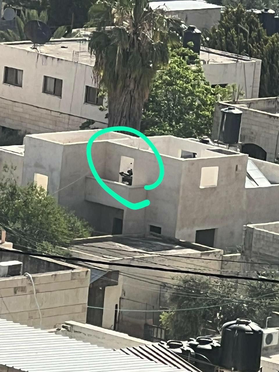 انتشار قناصةو من جيش الاحتلال على أسطح المنازل