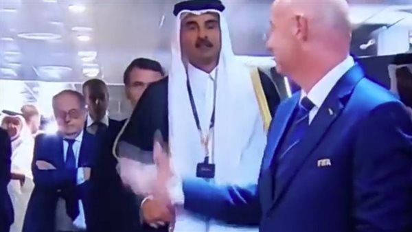 أمير قطر ورئيس الفيفا وماكرون