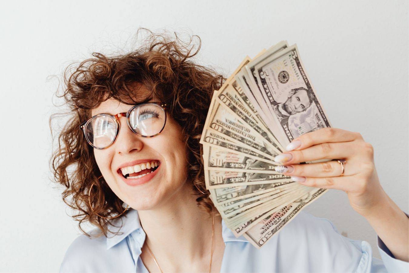  10 وظائف عن بعد عبر «FlexJobs» والراتب يصل 100 ألف دولار
