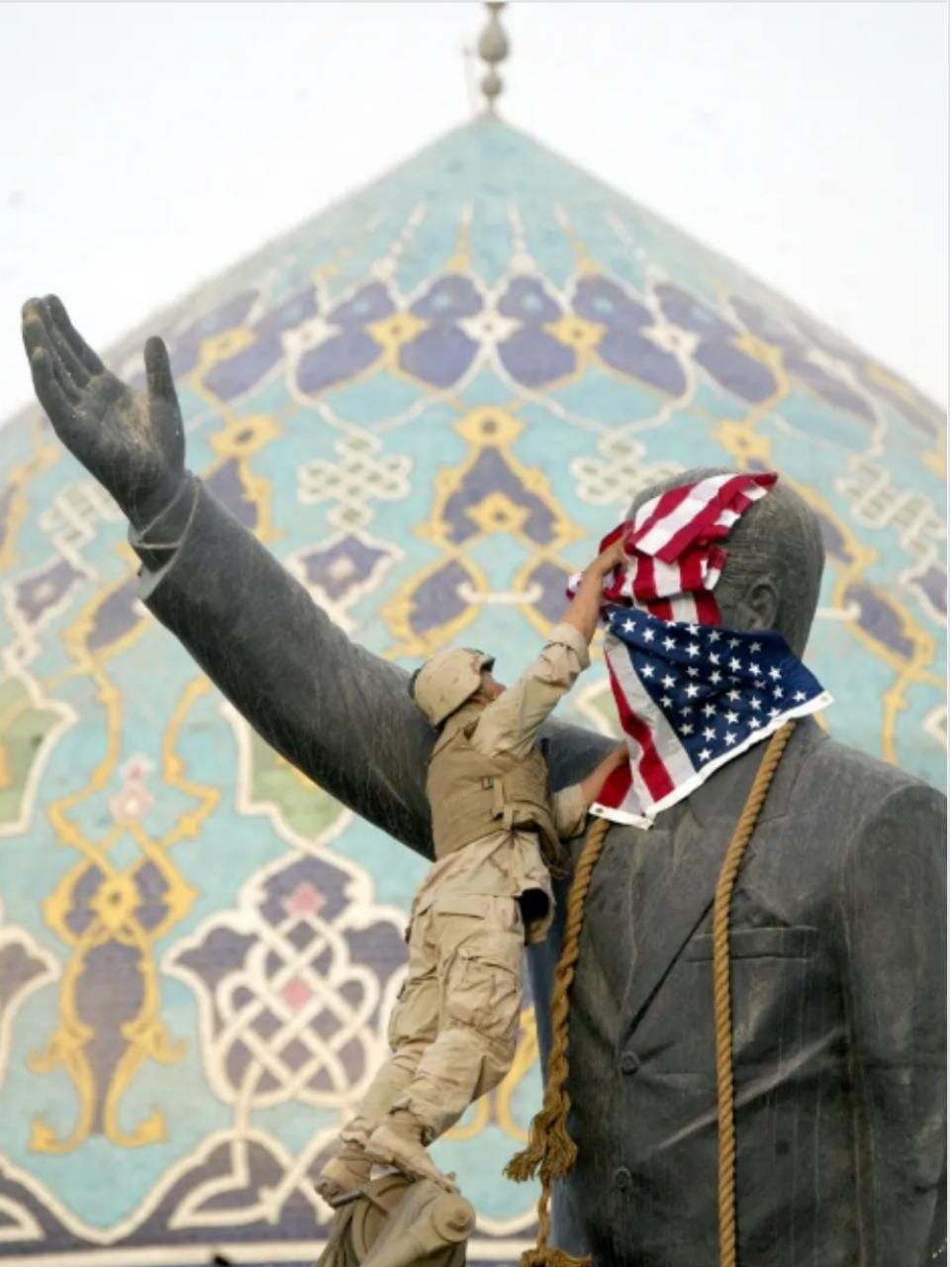 تمثال صدام حسين