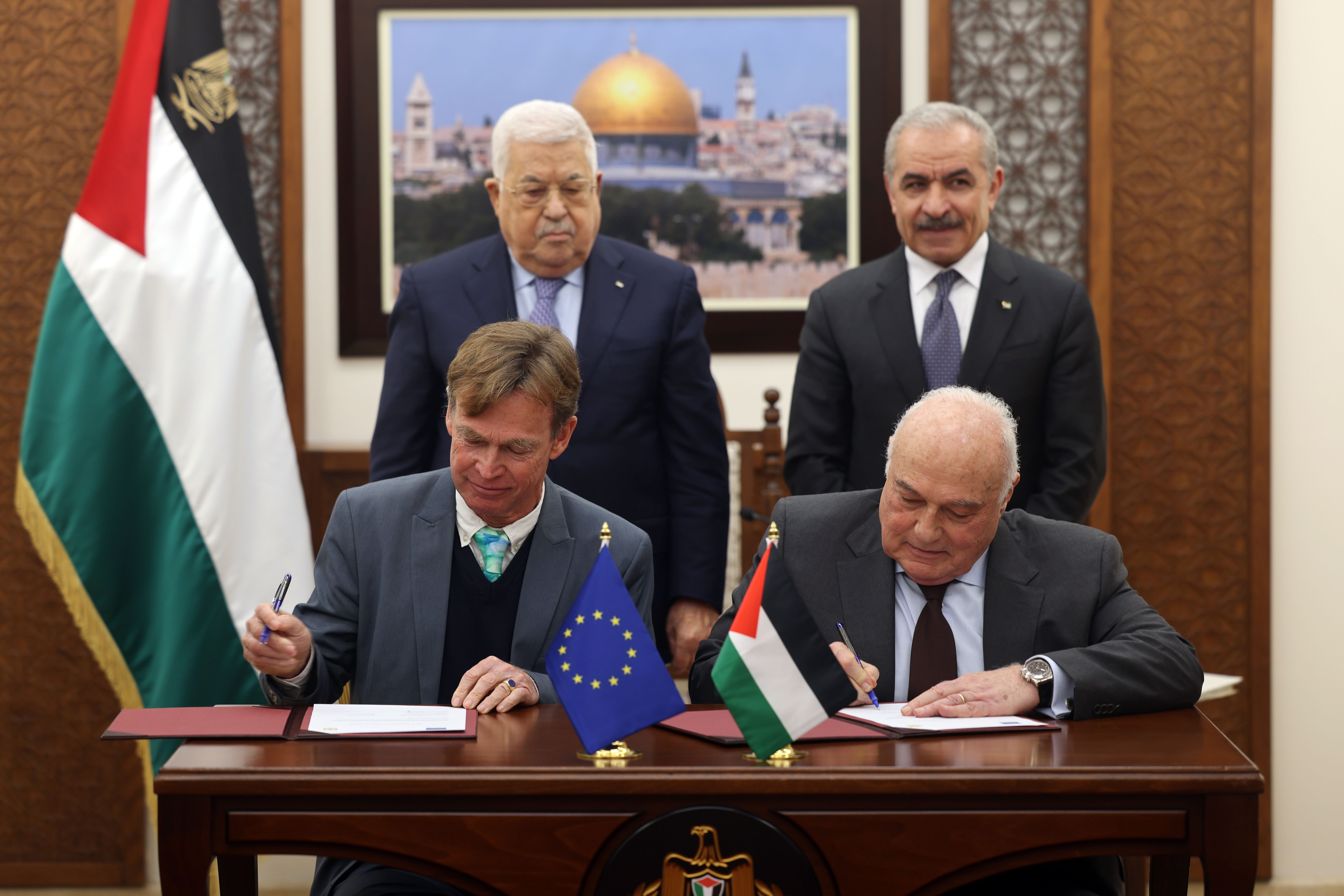 الرئيس يرعى توقيع حزمة الدعم المالي لفلسطين من الاتحاد الأوروبي - أرشيفية