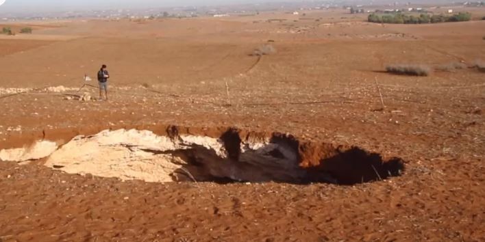 حفرة ضخمة غامضة في المغرب