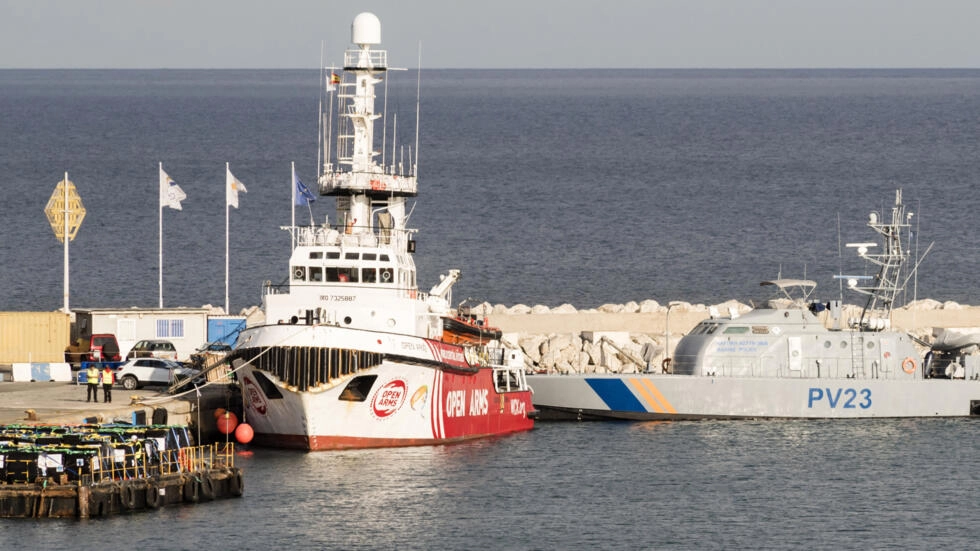 السفينة "أوبن آرمز" التي تحمل مئتي طن من المساعدات الغذائية لغزة، في ميناء لارنكا القبرصي في 9 مارس 2024. © أ ف ب