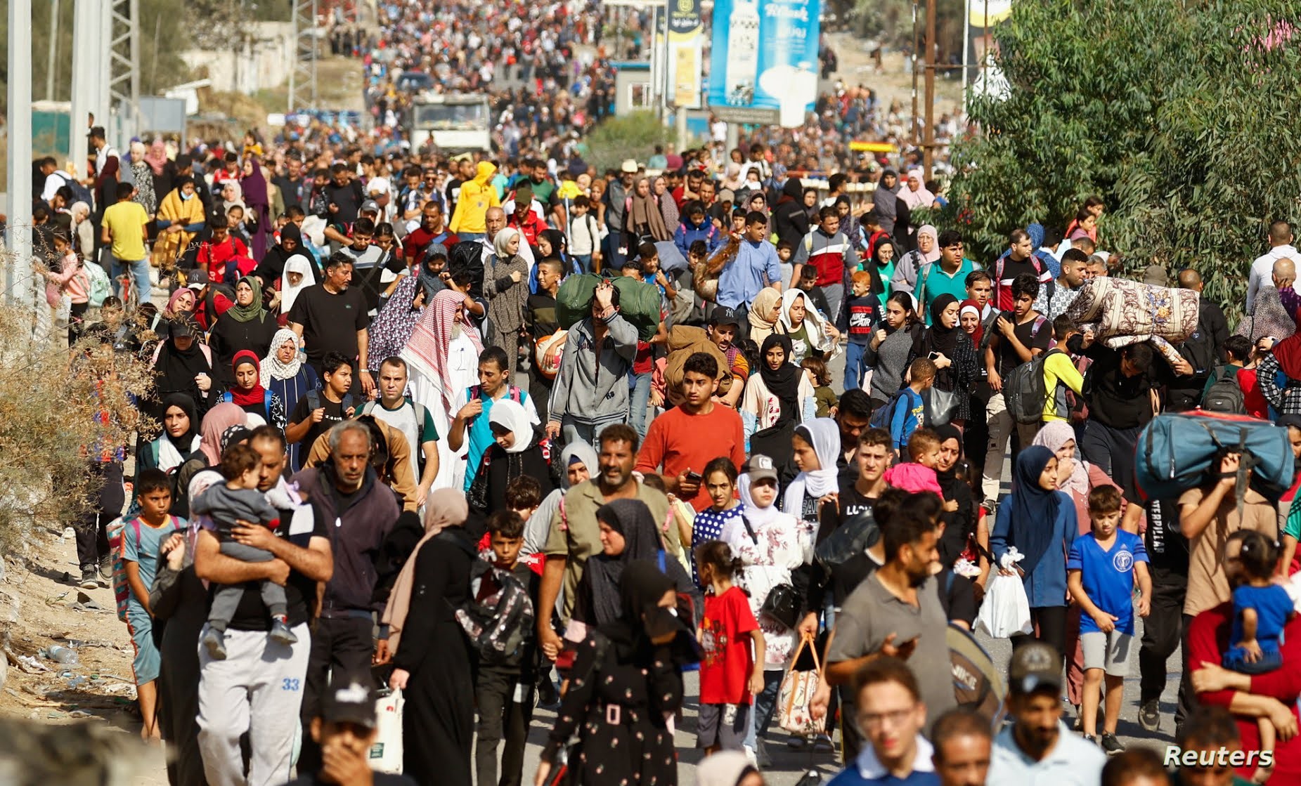 الاف المواطنين ينزحون من شمال غزة نحو الجنوب